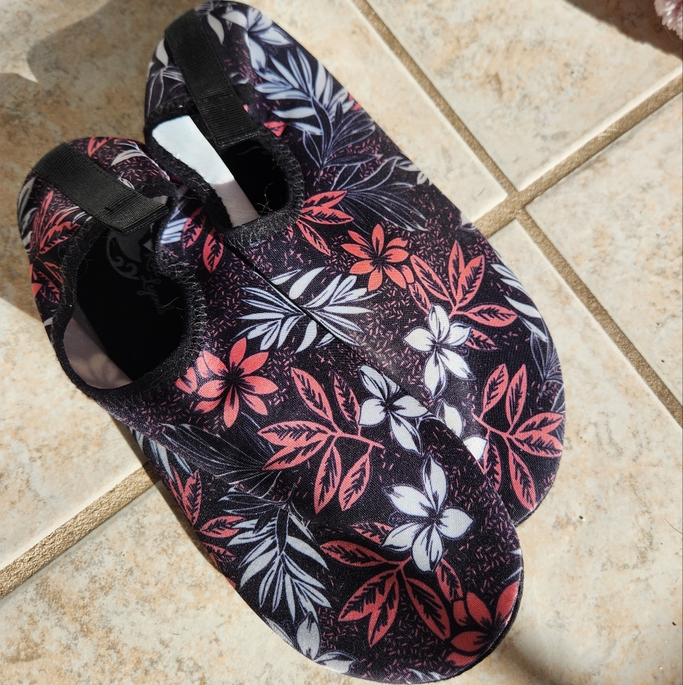 Brand: Reel Legends | Size: 8 | Color: Navy Multi Floral